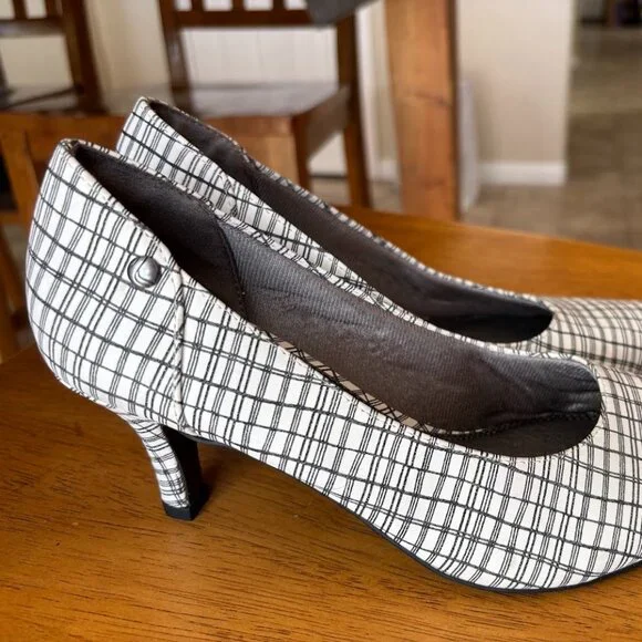 Life Stride Black and White Heels - Picture 3 of 9